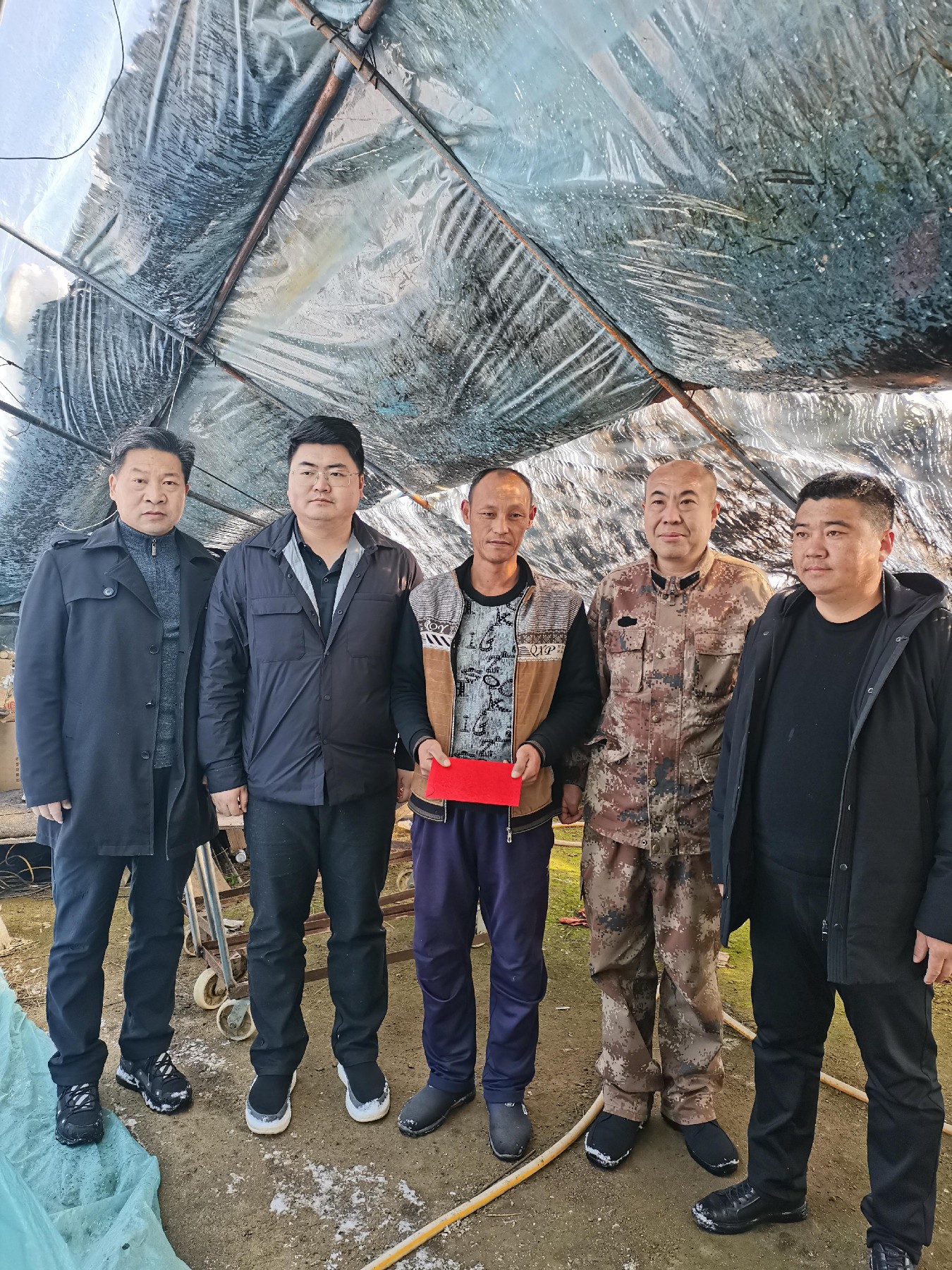 抗击雪灾！联合会在行动（之三） 走访慰问岫岩县受灾退役军人家庭(图2)